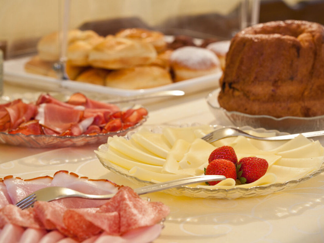 Pension Haus Maria Fruehstueckseinblicke