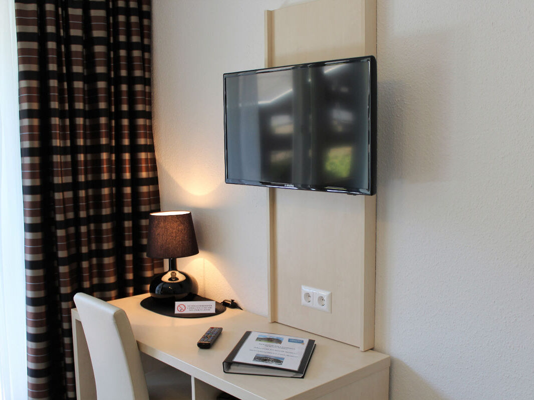 Pension Haus Maria Schreibtisch-TV-Kombi